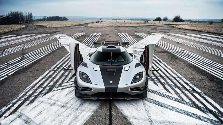 Гиперкар Koenigsegg One:1 продают втридорога
