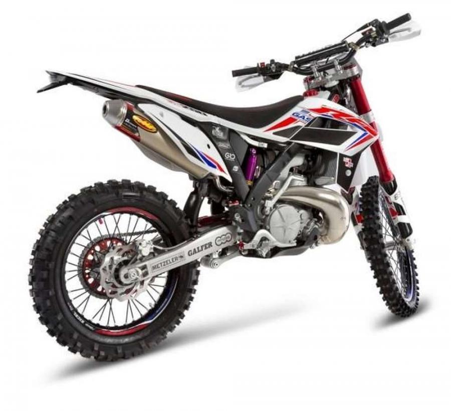 Двигатель и система питания