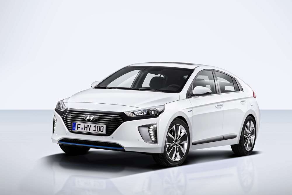 Hyundai официально представил гибридный автомобиль Ioniq Hybrid