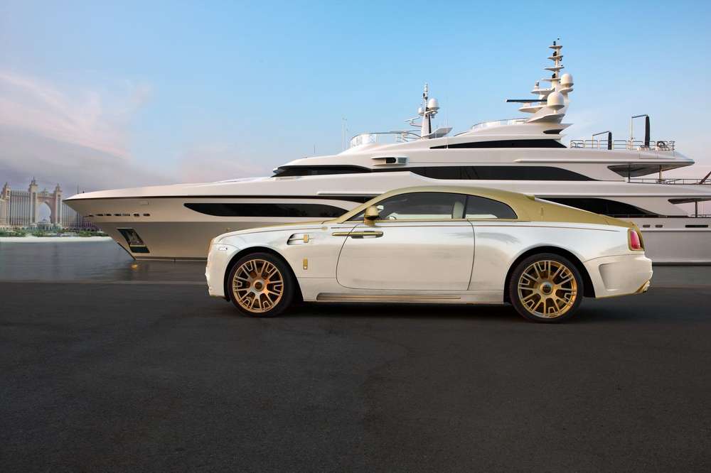 Тюнинг-ателье Mansory представило позолоченный Rolls-Royce Wraith