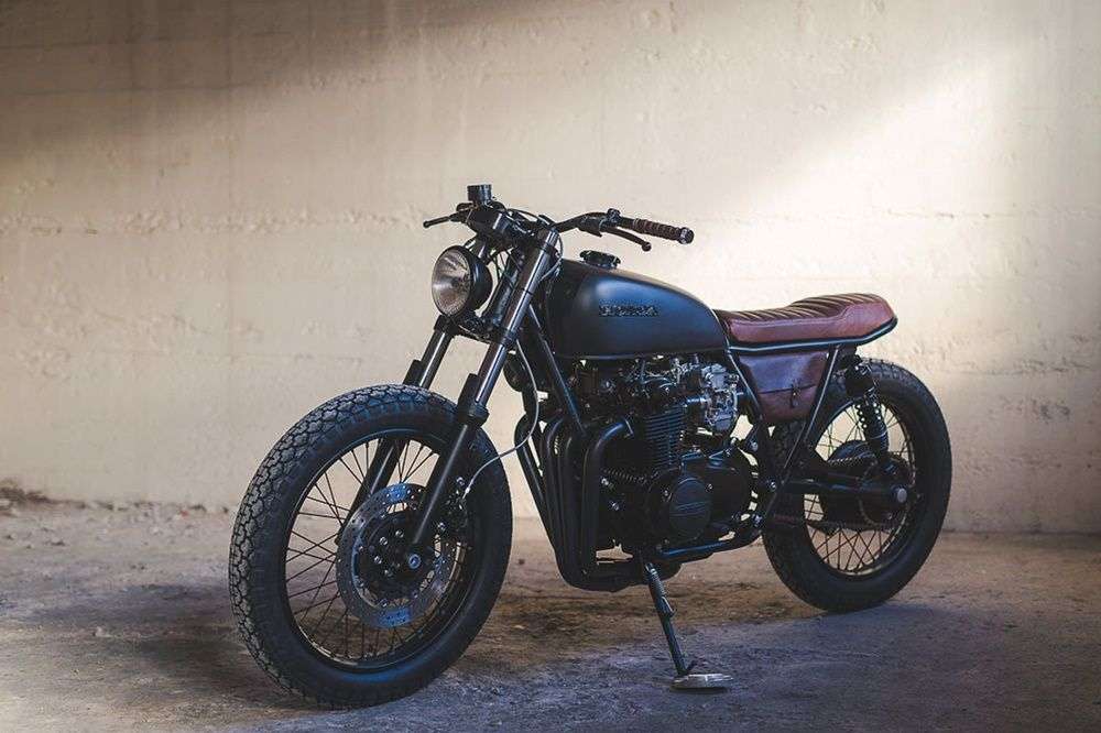 Кастомный кафе-рейсер Honda CB550 Fade To Black от Federal Moto