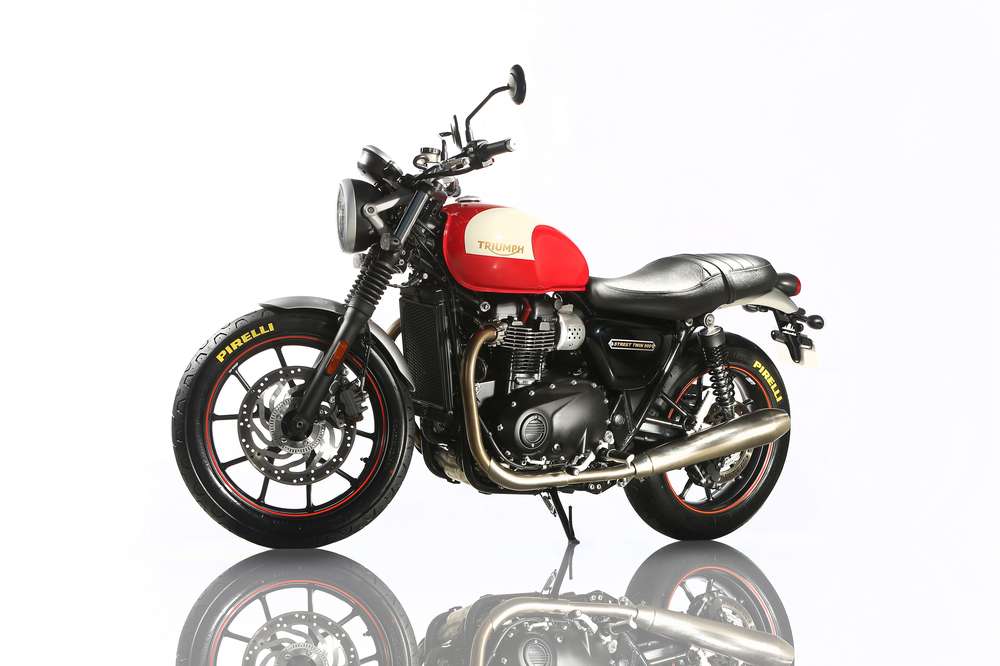Байк Triumph Street Twin Pirelli Edition с винтажными покрышками Phantom Sportscomp