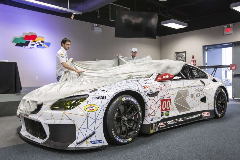 Концерн BMW нарядил гоночное купе M6 GTLM в особую ливрею