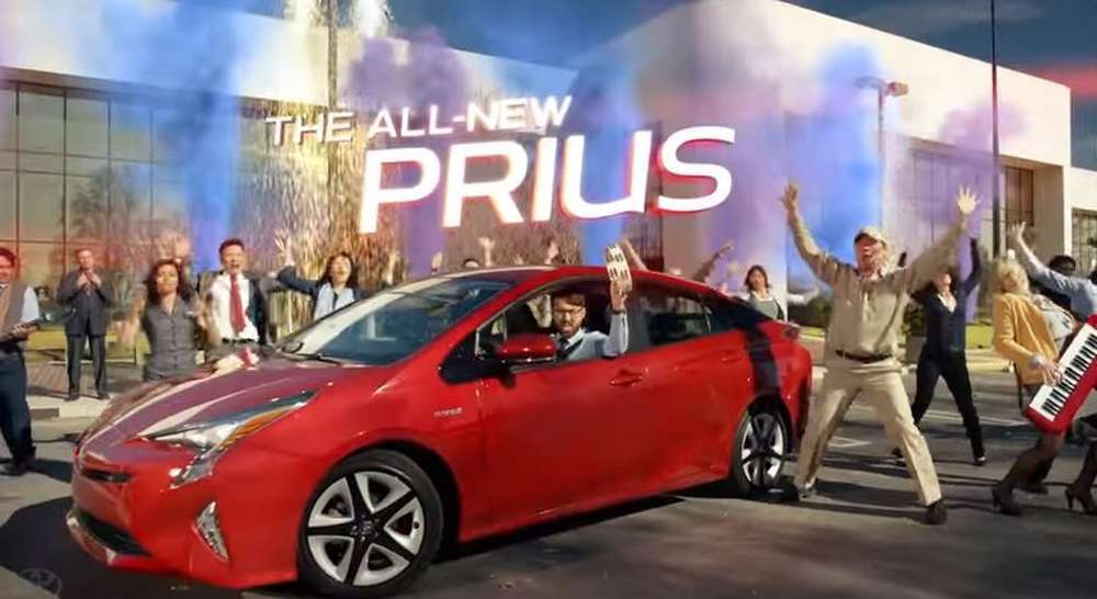 Toyota опубликовала новый промо-ролик гибрида Prius 2016 модельного года