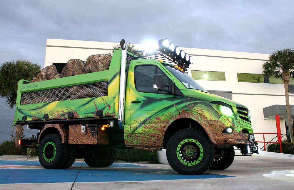 Mercedes-Benz Sprinter превратили в экстремальный грузовик