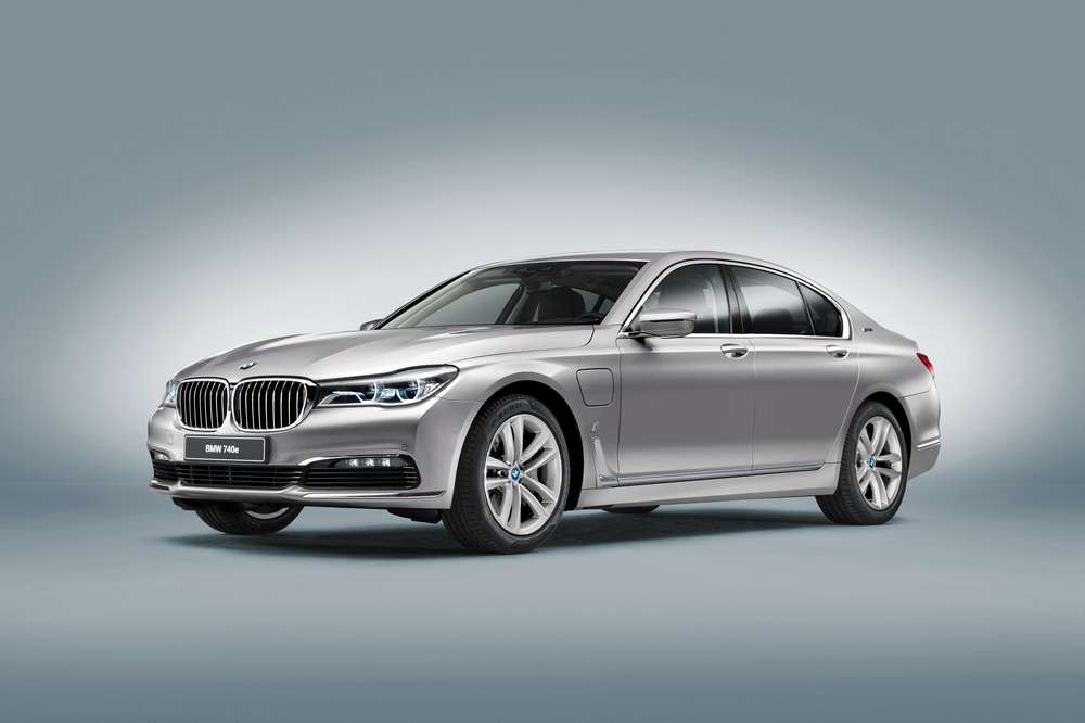 Состоялась официальная премьера гибридного седана BMW 740e iPerformance