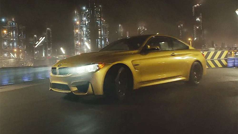 «Заряженное» купе BMW M4 отправили дрифтовать по заводу