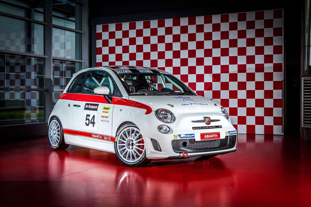 Официально представлен гоночный Abarth 595 OT со 190-сильным турбодвигателем