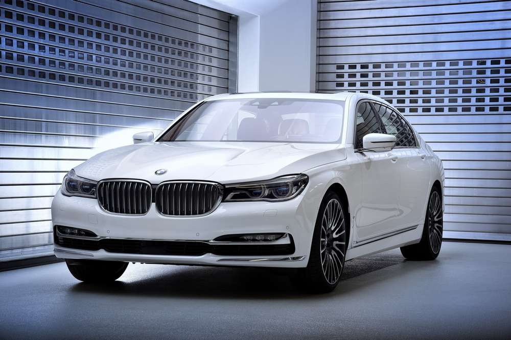 В BMW сделали две роскошные версии «семерки»