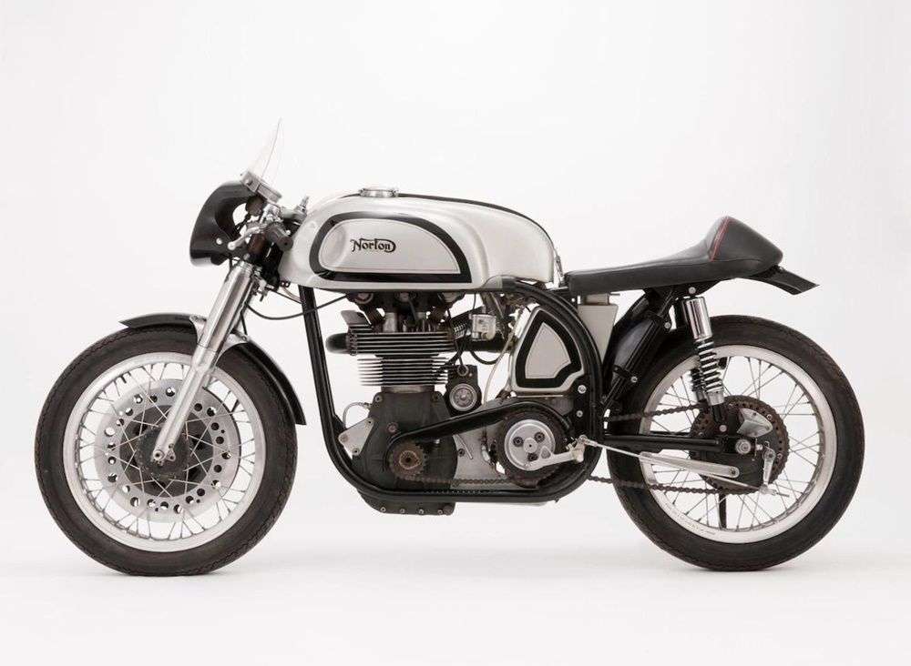 Старинный байк Norton Manx Model 30