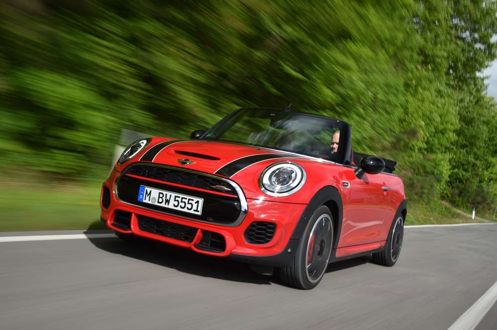 Mini представил «заряженный» кабриолет JCW Cabrio