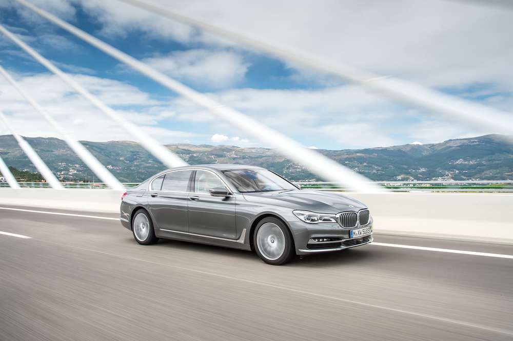 Компания BMW анонсировала дизельный седан 7-Series с четырьмя турбонагнетателями