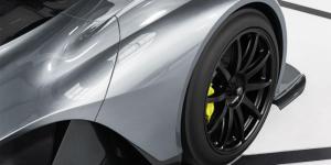 Названа дата премьеры гиперкара Aston Martin AM-RB 001