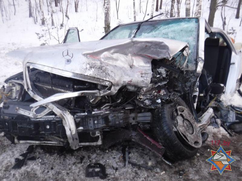 В Гомельском районе столкнулись Mercedes и SEAT: потребовалась помощь спасателей