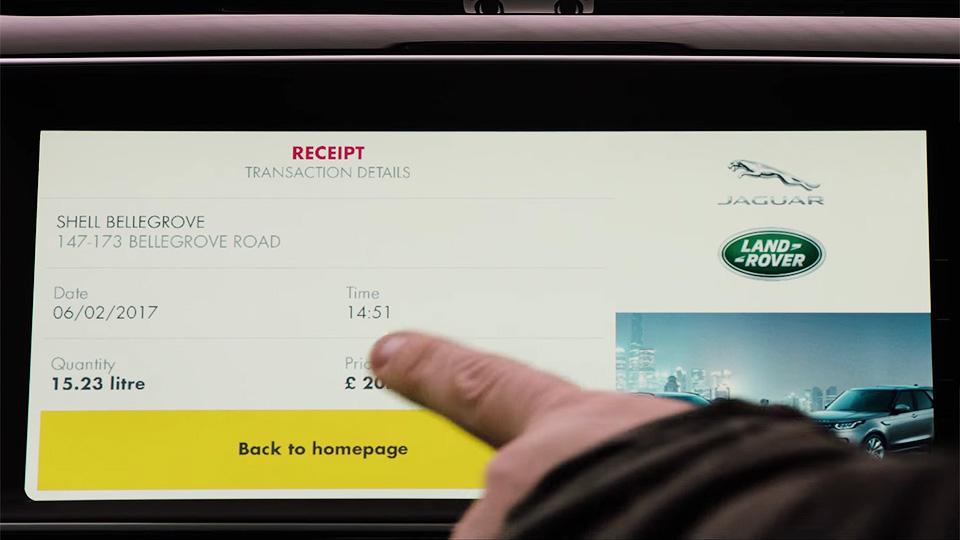 Владельцы «Jaguar» смогут платить за топливо с экрана мультимедийки