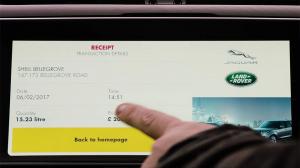 Владельцы «Jaguar» смогут платить за топливо с экрана мультимедийки