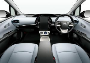 В Японии начались продажи Toyota Prius PHV нового поколения