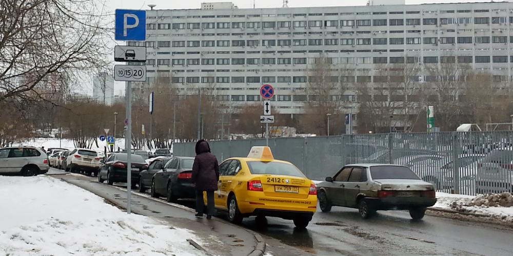 Власти Москвы заявили об отмене платной парковки на праздниках
