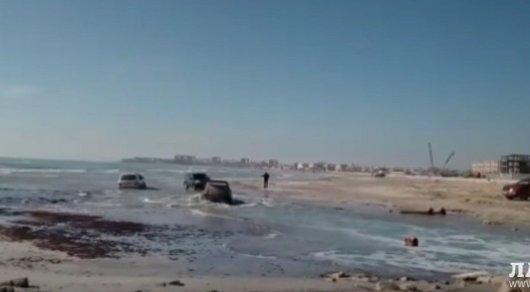 Три внедорожника катались в Каспийском море: водителям грозят штрафы
