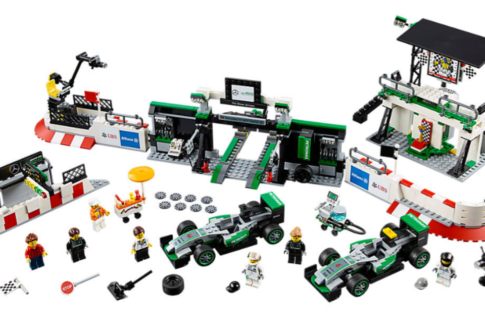 Lego выпустила конструктор Mercedes AMG F1 team