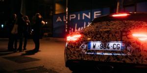 Новый спорткар Renault протестировали на улицах Парижа
