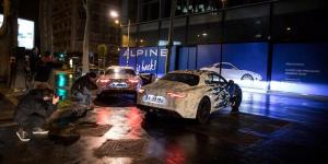 Новый спорткар Renault протестировали на улицах Парижа
