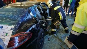 Пожарные нарочно порезали на кусочки Porsche Panamera