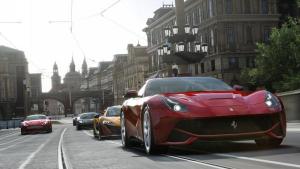 Толпа людей забросала камнями Lamborghini и Ferrari 
