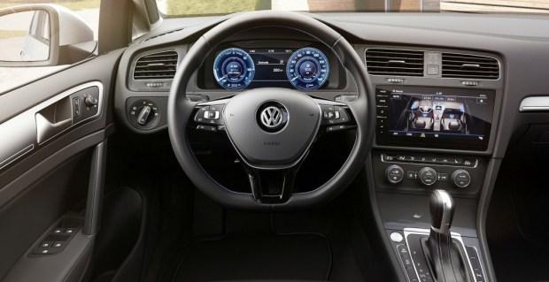 Названы официальные цены обновлённого хэтчбека Volkswagen e-Golf