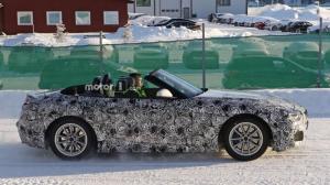 BMW вывела на зимние тесты родстер Z5