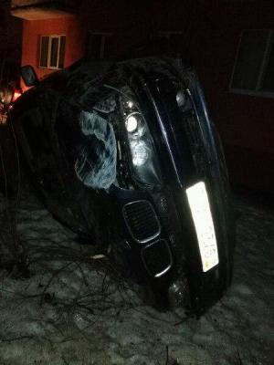 В Мозыре BMW вылетел в кювет и опрокинулся: пассажир погиб, водитель травмирован
