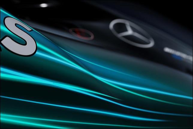 В Mercedes красят детали новой машины