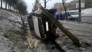В Могилеве Opel протаранил и опрокинул маршрутку с пассажирами
