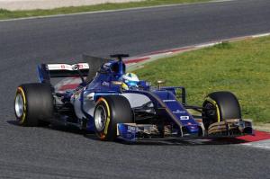 Видео: Первые круги Sauber C36-Ferrari на трассе!