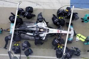 Mercedes представили новую машину W08 EQ Power+