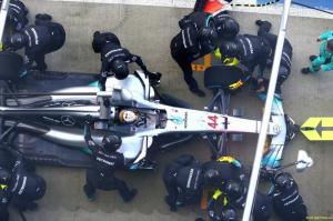Mercedes представили новую машину W08 EQ Power+