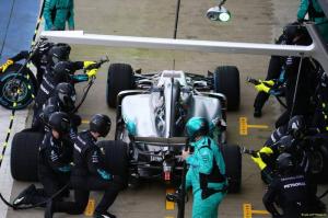 Mercedes представили новую машину W08 EQ Power+