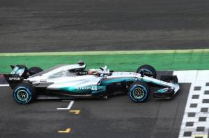 Mercedes представили новую машину W08 EQ Power+