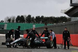 Mercedes представили новую машину W08 EQ Power+