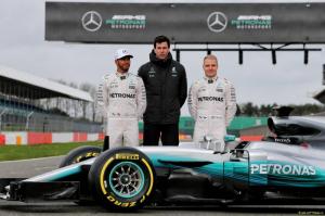 Mercedes представили новую машину W08 EQ Power+