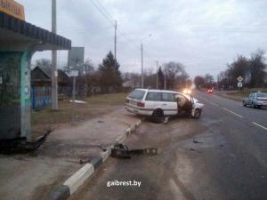 В Брестской области пьяный водитель на Volkswagen врезался в остановку