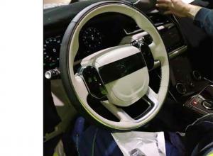 Опубликовано первое изображение салона кроссовера Range Rover Velar
