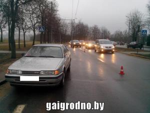 В Гродно пьяный водитель Mazda вез детей в сад и сбил женщину с ребенком

