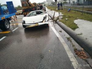 Парень разбил в хлам подаренный родителями суперкар Lamborghini