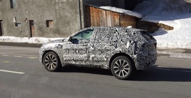 Новый кроссовер Jaguar E-Pace замечен в итальянских Альпах