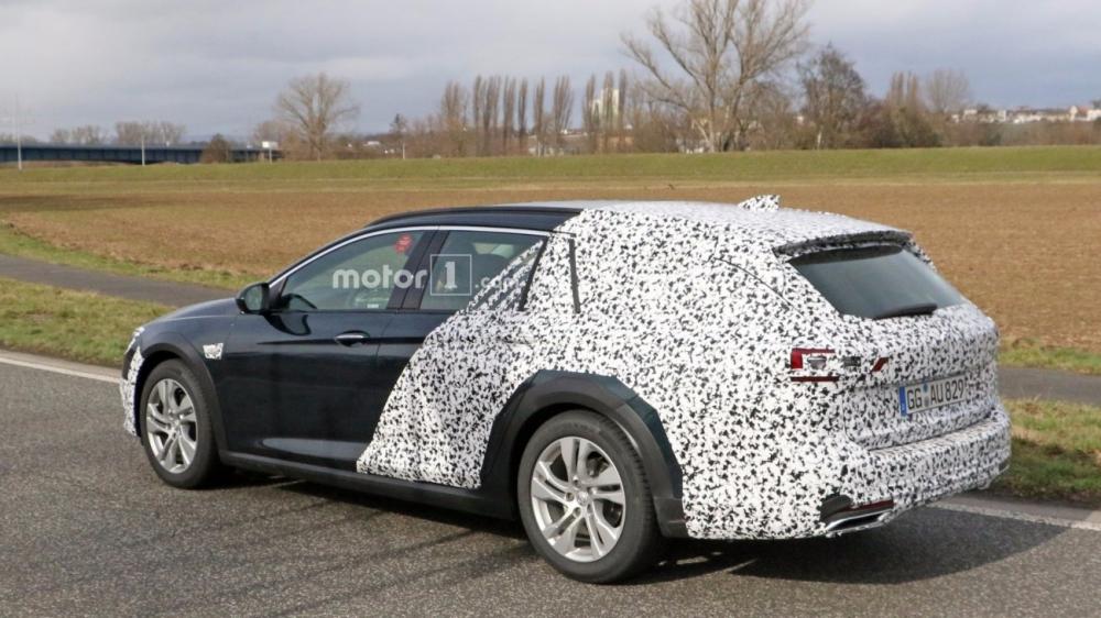 Новый «проходимый» универсал Opel Insignia Country Tourer выехал на тесты
