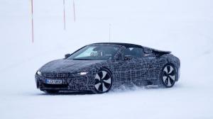 Открытый BMW i8 Spyder тестируют в суровых зимних условиях