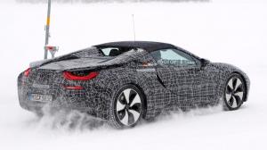 Открытый BMW i8 Spyder тестируют в суровых зимних условиях