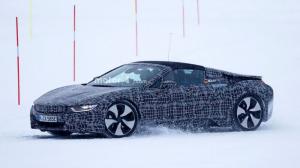 Открытый BMW i8 Spyder тестируют в суровых зимних условиях