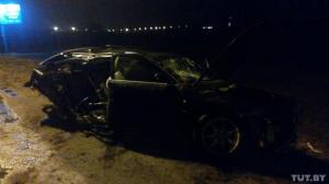 Ночью на МКАД Audi врезалась в столб: один человек погиб, пять — пострадали
